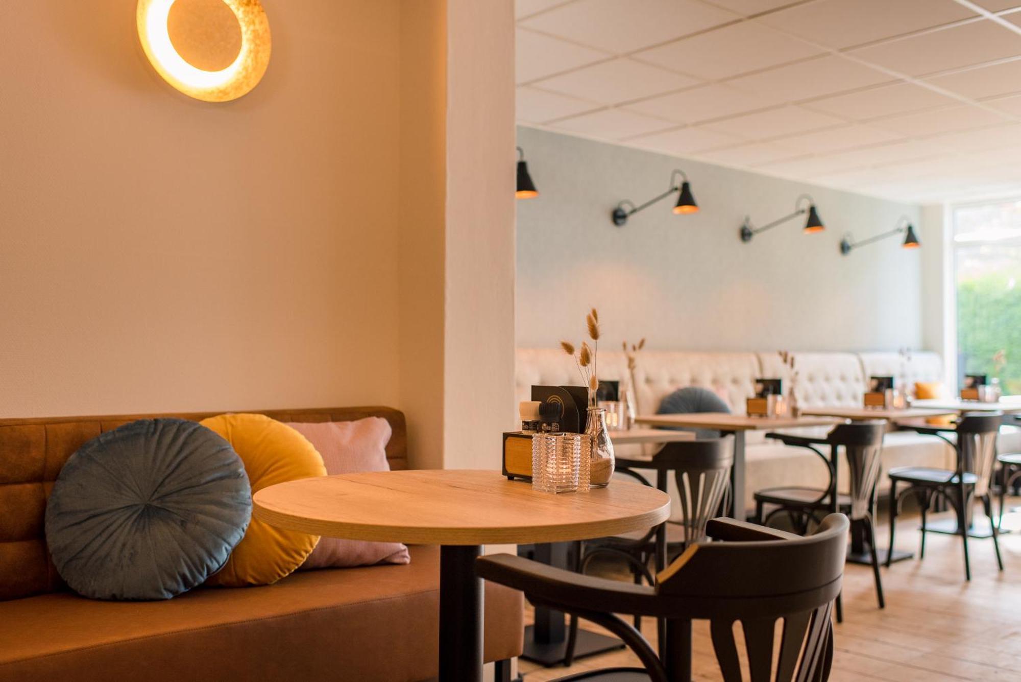 Hotel-Restaurant De Walvisvaarder 霍勒姆 外观 照片