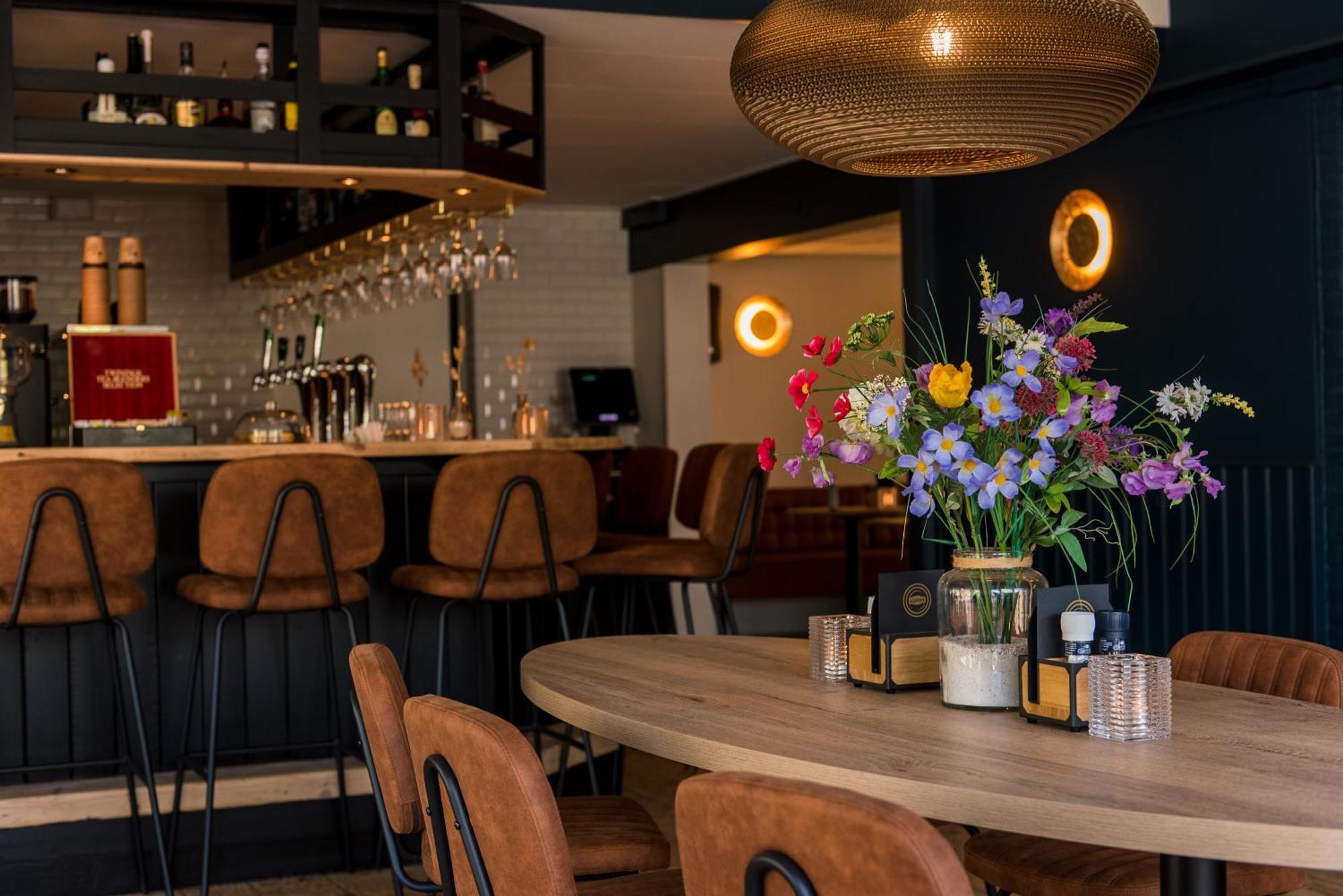 Hotel-Restaurant De Walvisvaarder 霍勒姆 外观 照片